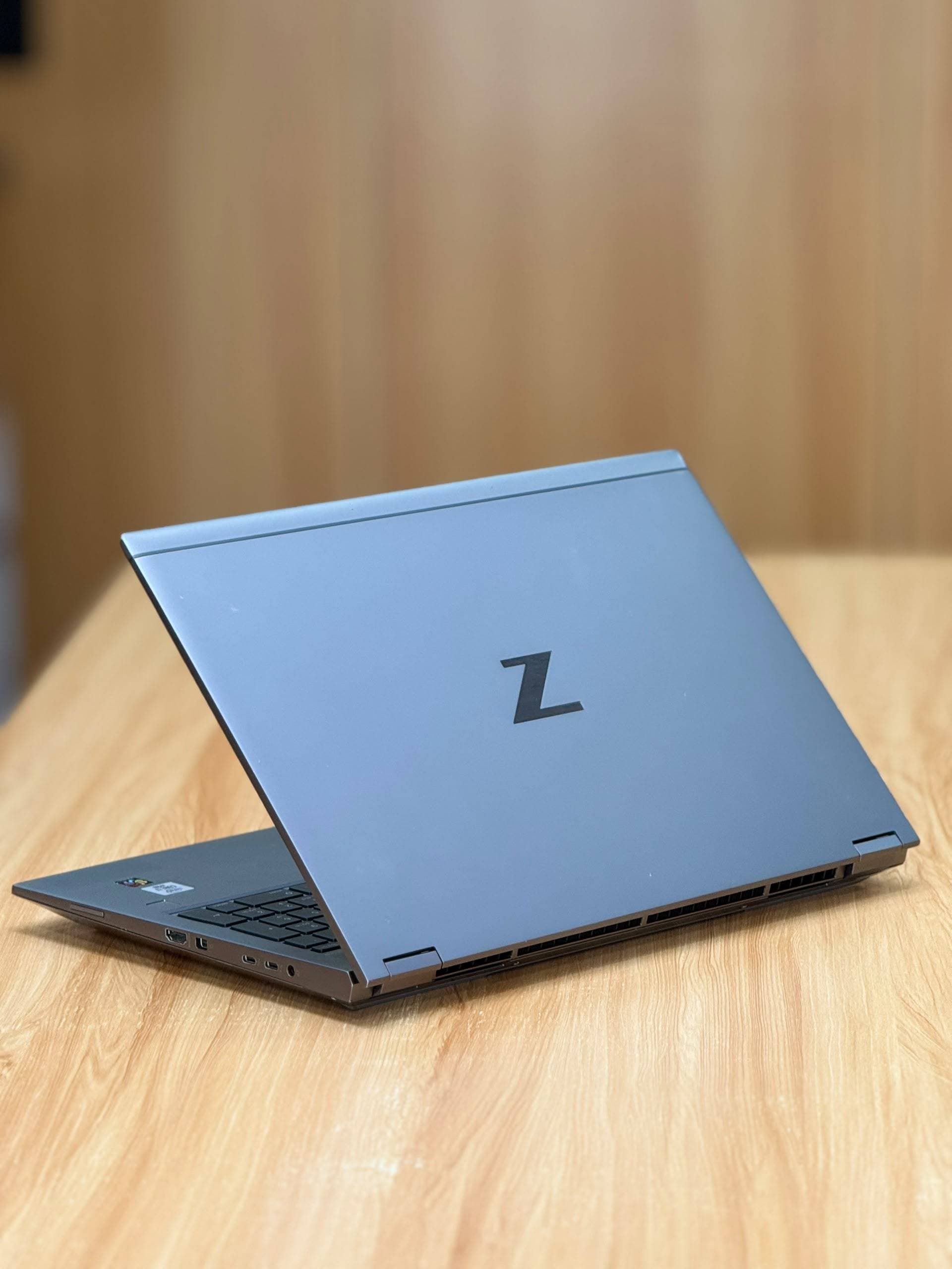 *HP ZBOOK FURY 15 G7 Mobile Workstation core i7 10th génération dédiée 04Go*
Écran 15.6´FHD
_Processeur Intel core i7-10850H 2.70GHz 06 cœurs 12 processeurs_
*RAM 32Go DDR4 2667 MT/s*
*SSD NVMe 512Go*
Clavier AZERTY/ rétro-éclairé/ pavé numérique
Emprunte digital
*NVDIA Quadro T1000 04Go dédiée*
